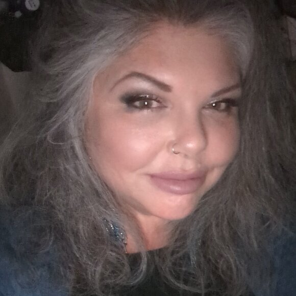 Meet your Posher, Brooke - Picture 1 of 4